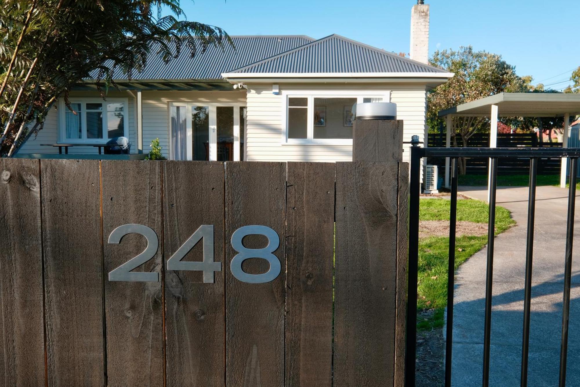 4 Bedroom In Great Location Hamilton Buitenkant foto